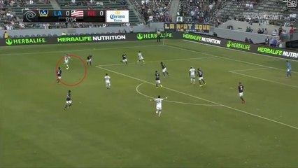 Robbie Keane marque d'une superbe frappe de loin