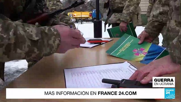 Voluntarios locales y extranjeros suman fuerzas para defender Ucrania