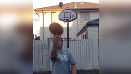 Il relève le défi de sa fille en marquant un panier incroyable