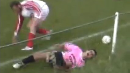 Un tacle des plus impressionnants en football amateur