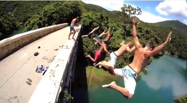 Cliff Diving : Des sauts de falaise vertigineux à Hong Kong