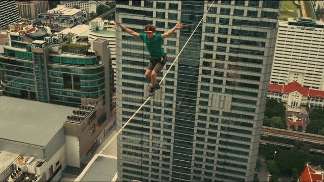 Andy Lewis bat un nouveau record du monde de Slackline