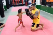 Boxe Thaïe : A 5 ans, il a une frappe incroyable