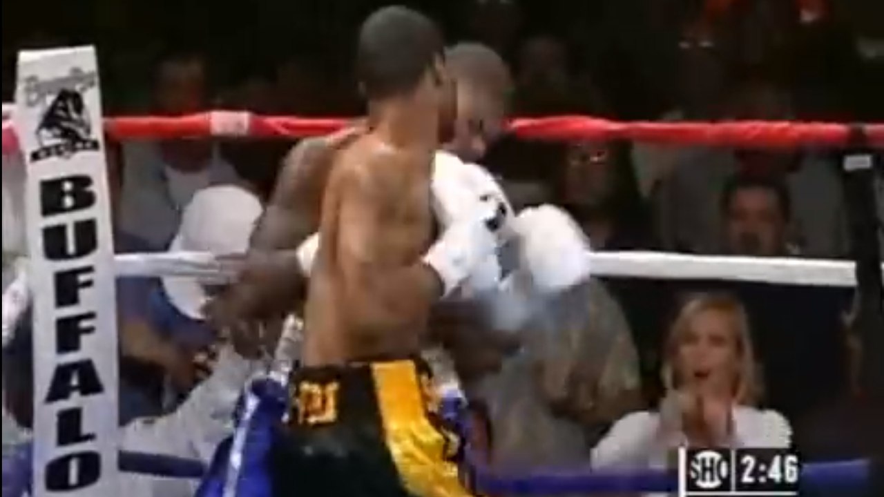 Boxe : Le KO incroyable de Allan Green en 15 secondes
