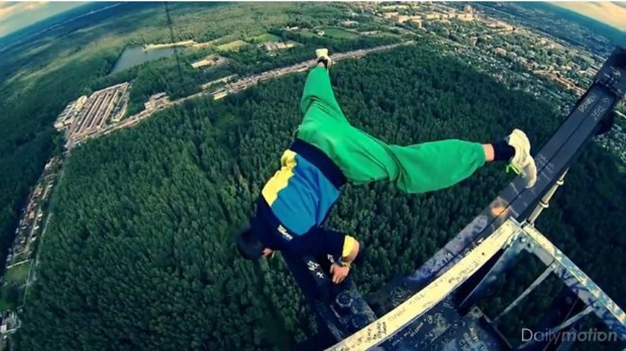 Extrême workout : Les cascades de folie d'Alexander Rosinov au-dessus du vide