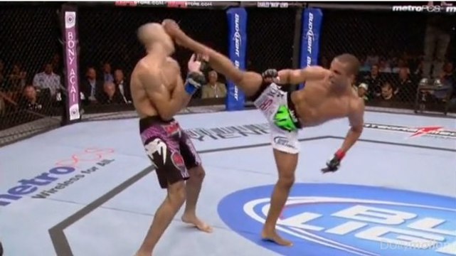 MMA : Un spinning back kick de folie pour un ko retentissant