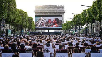 Jean Dujardin : Ce coup de foudre pour Nathalie Péchalat qu'il ne se lasse pas de raconter !