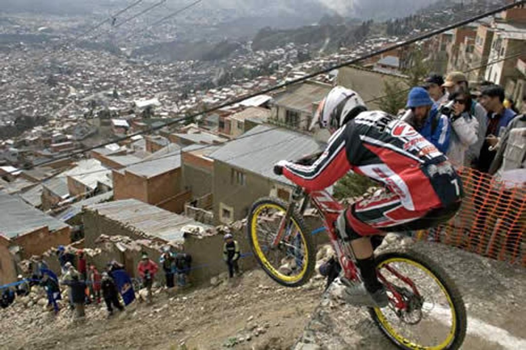 Downhill : Une incroyable descente en MTB dans...