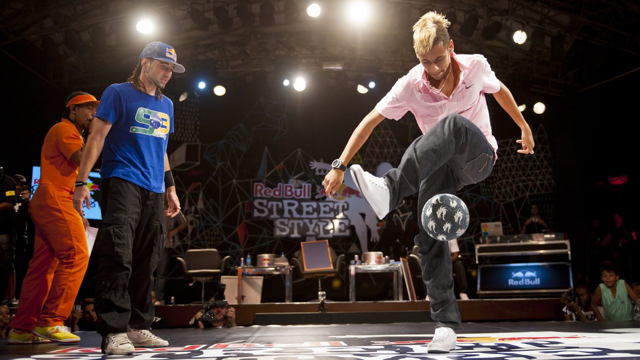 Quand Neymar affronte Sean Garnier, le meilleur freestyler du monde