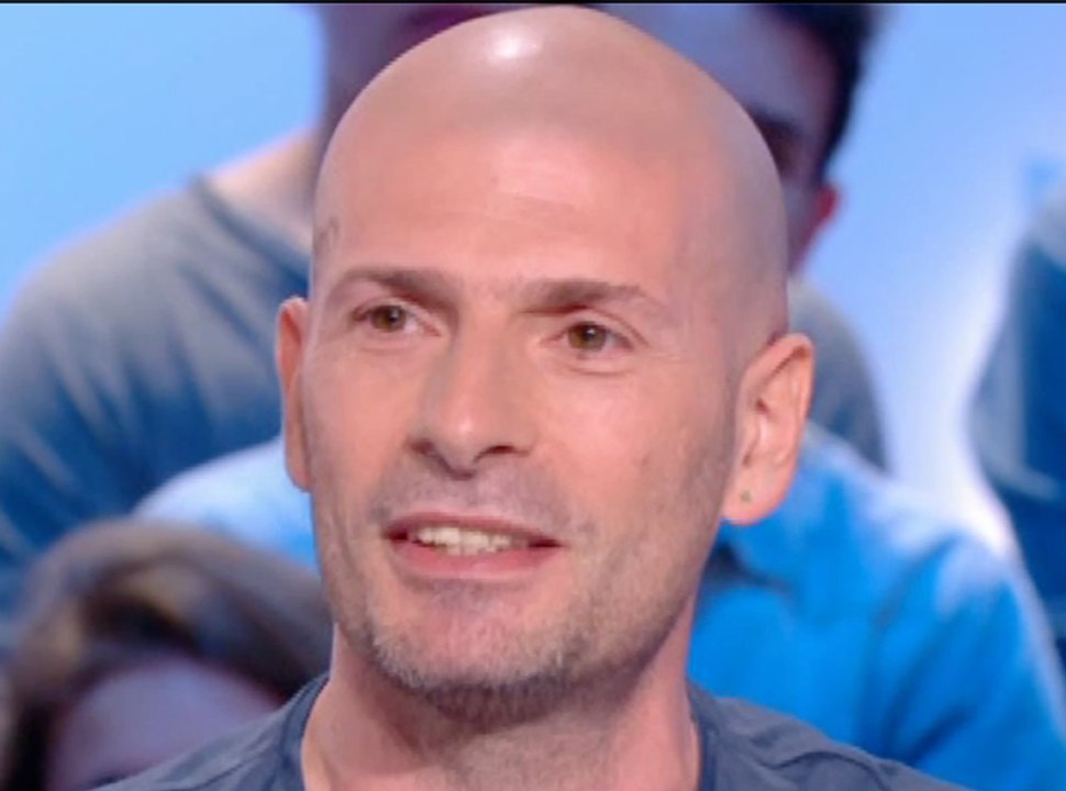 akhenaton quitte la france
