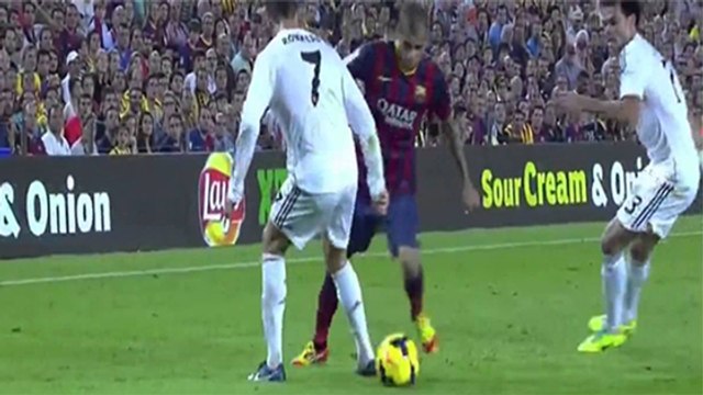Dani Alves humilie Cristiano Ronaldo avec un magnifique petit pont