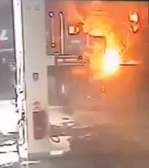 Australie : un camion bourré d'essence prend feu