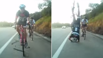 Ce cycliste amateur chute brutalement avec une violence spectaculaire