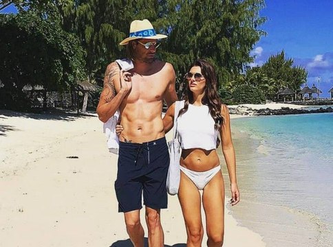 Camille Lacourt : sa chérie pose seins à l'air sur Instagram !