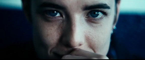 Découvrez le spot de pub First Heartbreak avec Agyness Deyn en vidéo