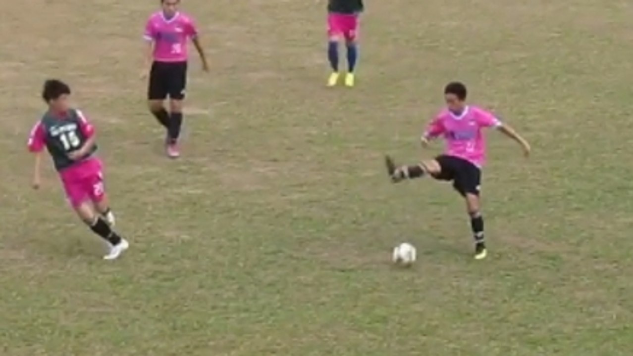 Un joueur amateur se ridiculise avec trois ratés hilarants