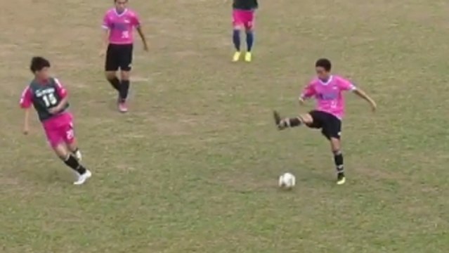 Un joueur amateur se ridiculise avec trois ratés hilarants