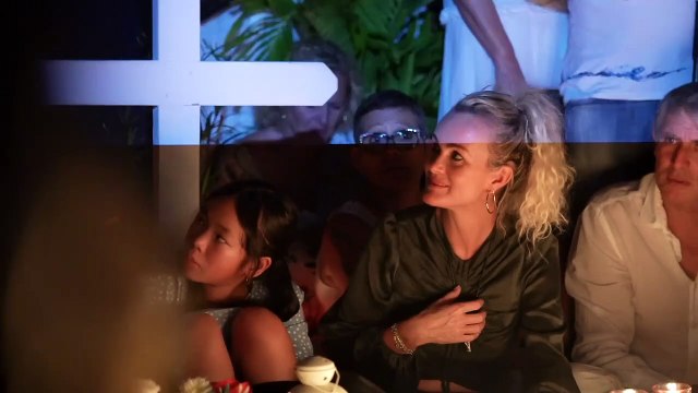 VIDEO - Exclu Public - Laeticia Hallyday : cette chanson qui l'a fait fondre en larmes sur la tombe de Johnny