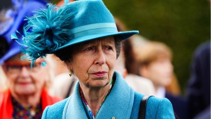 VOICI : Jubilé de platine d’Elizabeth II : ce geste symbolique de la princesse Anne qui bouleverse les internautes
