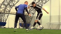 Foot freestyle : découvrez une série de dribbles hallucinants