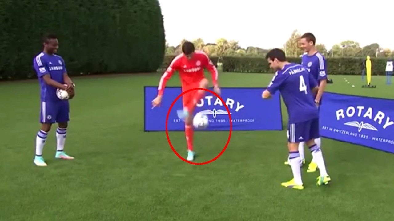 Thibaut Courtois étonne ses coéquipiers en réalisant un "tour du monde" parfait