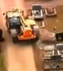 Une course-poursuite à bord d'un élévateur de chantier