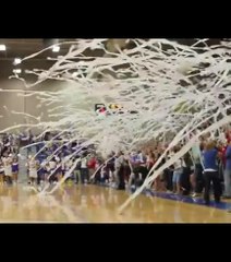 Basket: des centaines de rouleaux de papier toilette lancés sur le terrain