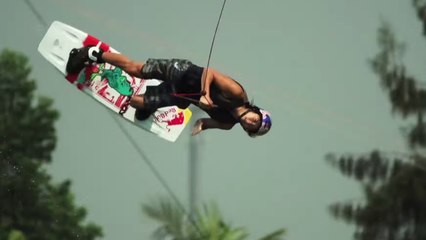 Wakeboard : Des figures aériennes spectaculaires réalisées par ce jeune Coréen !