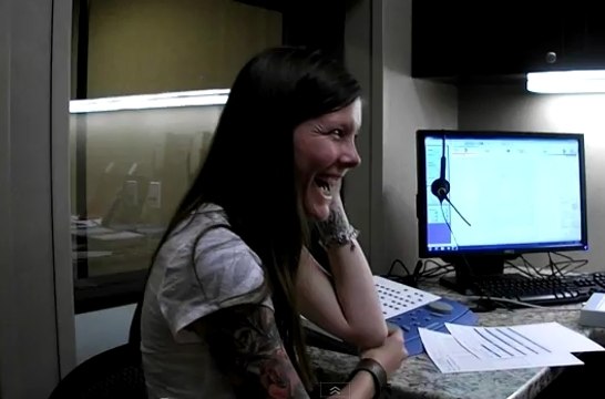 Sourde, elle entend sa voix pour la première fois