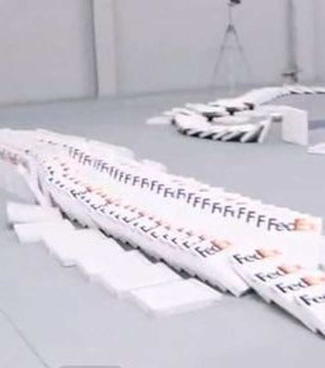 Un joli parcours de dominos qui s'effondre