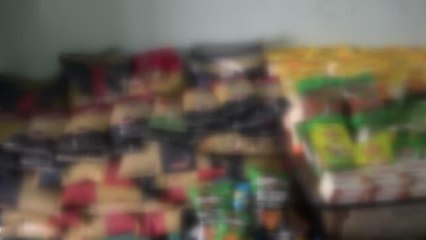 Zabıtalar KDV'yi denetlerken tarihi geçmiş yüzlerce ürünü yakaladı