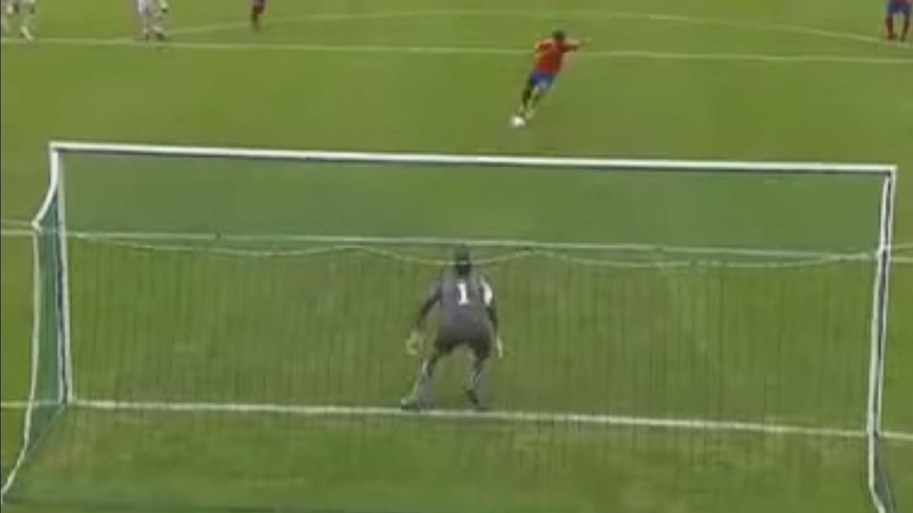 La feinte de tir sur ce penalty est tout simplement grandiose !