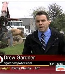 Un homme manque de se couper la tête pendant un JT