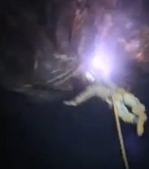 Ils sautent à la corde dans un trou noir !