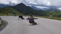 Lancés à 80 km/h dans une descente des Alpes, ils doublent des cyclistes en skate