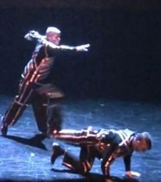 Les Robot Boys sont des danseurs du futur