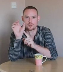 On lui remplace son pouce amputé par son gros orteil