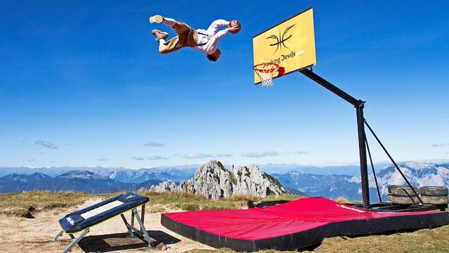 Les Dunking Devils mettent le feu au panier au sommet d'une montagne