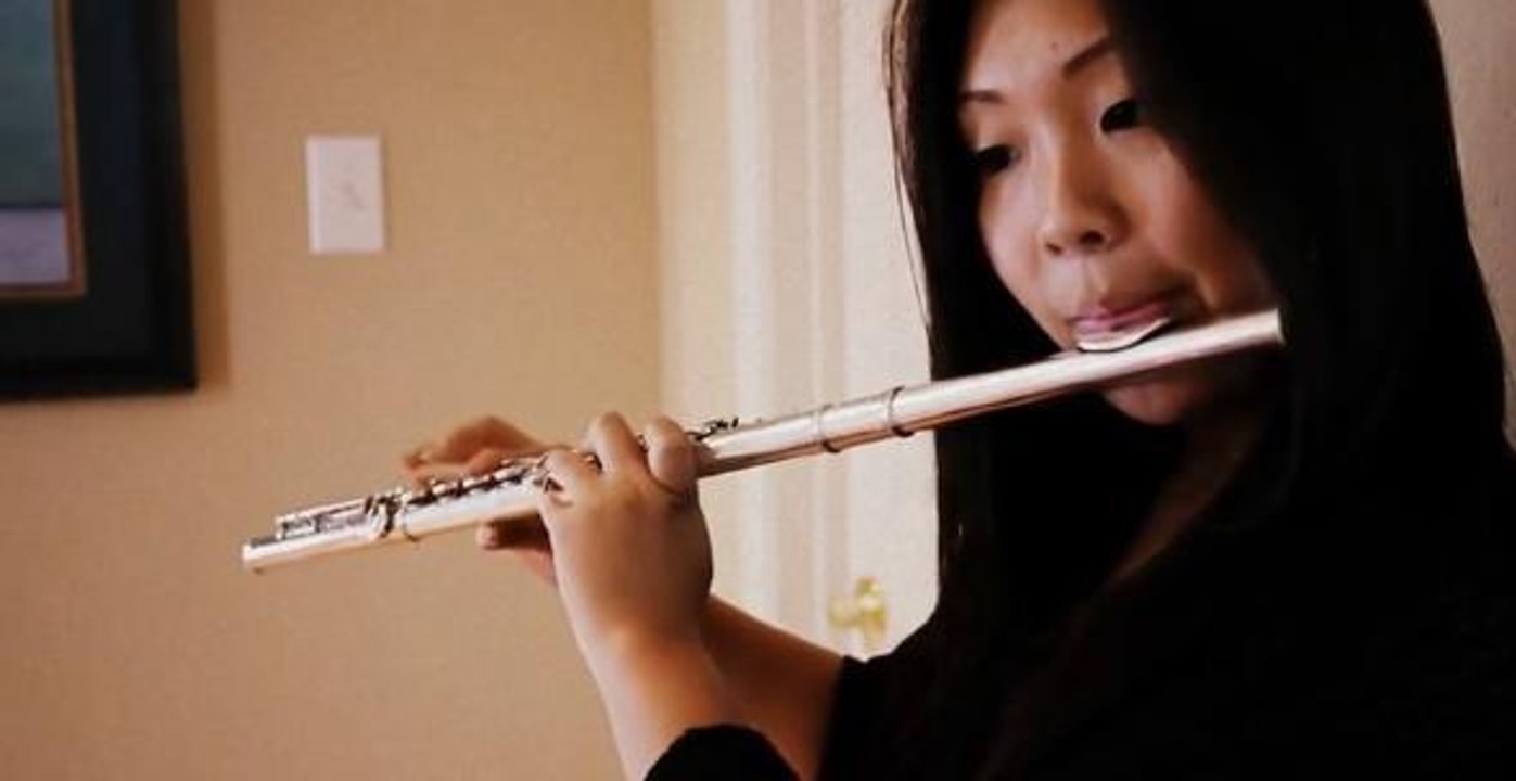 Elle mélange adroitement flûte traversière et beatbox