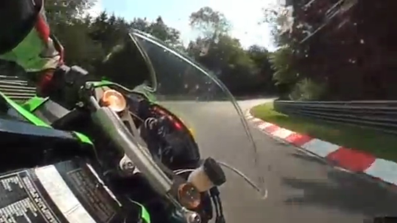 Un tour en caméra embarquée sur le circuit de Nürburgring avec le pilote Tim Röthig