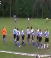 Football : Ils prennent un but très stupide après une célébration