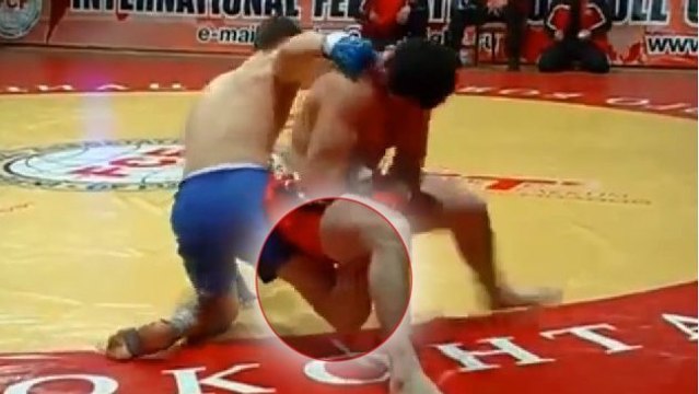 Il gagne un combat alors qu'il a la jambe cassée