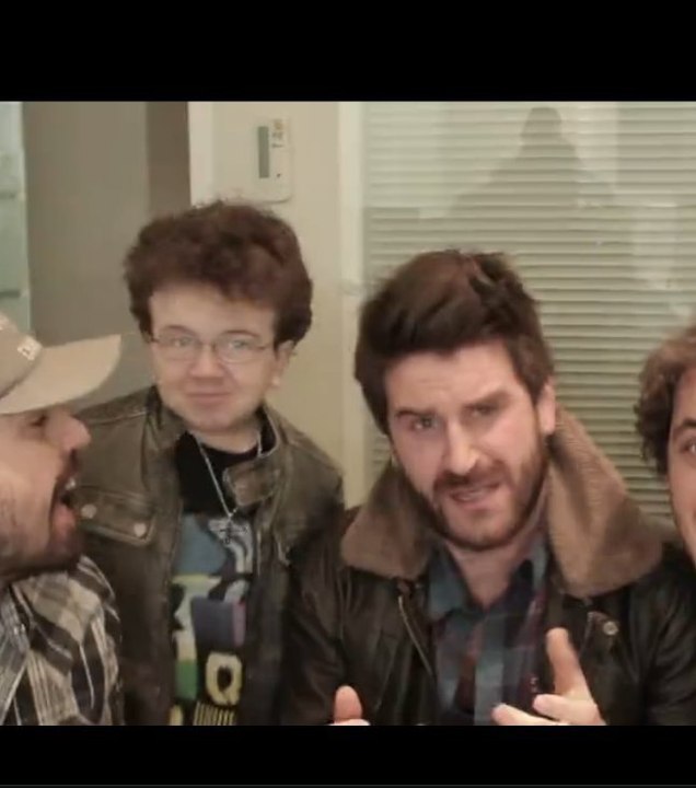 Very Bad Blagues chante "Coup de folie" avec Keenan Cahill