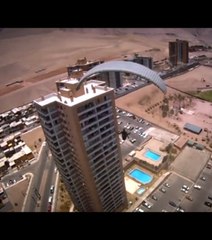 Découvrez une démonstration de parapente urbain surprenante en vidéo !