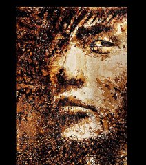 Elle fait des portraits avec des taches de tasse à café