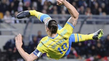 Zlatan Ibrahimovic rate deux bicyclettes en 2 secondes