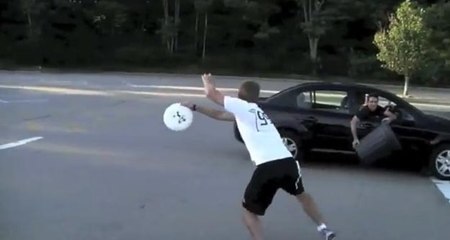 Une manière bien originale de jouer au frisbee