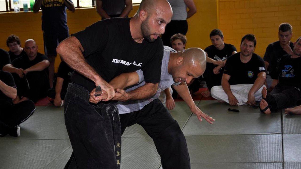 Une session très intense de Krav Maga avec Roy Elghanayan Vidéo