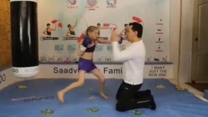 Une démonstration de boxe hallucinante par une fille de 8 ans