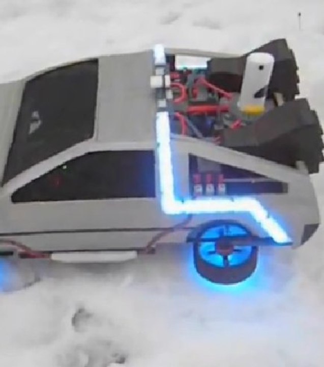 La DeLorean revient en miniature télécommandée